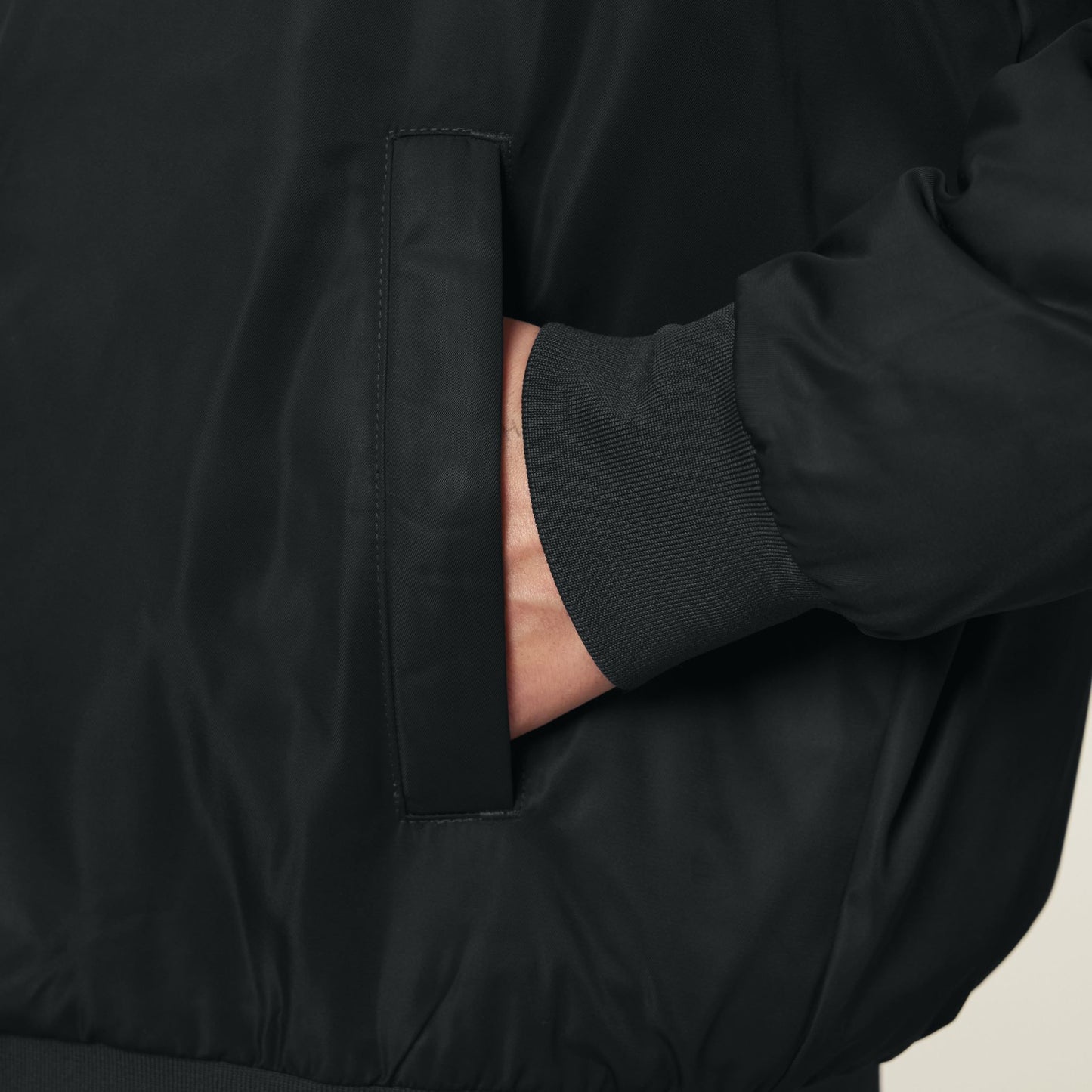 PALZ_Fliegerjacke_mit_gestickten_Logo_schwarz_Detail_2