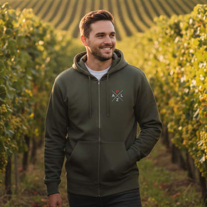 Lässiger PALZ Unisex Zipper in Khaki – die perfekte, nachhaltige Kapuzenjacke für den Ausflug in den Pfälzerwald.